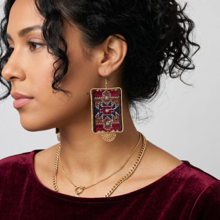گوشواره سوزن‌دوزی پلاک استیل تیس — Embroidered Stainless Steel Pendant Earrings