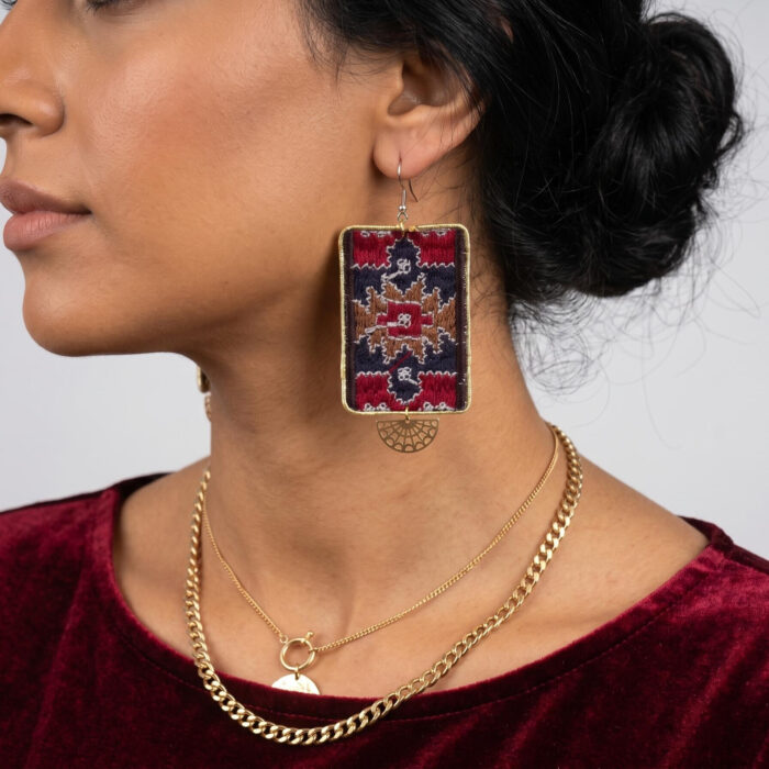 گوشواره سوزن‌دوزی پلاک استیل تیس — Embroidered Stainless Steel Pendant Earrings