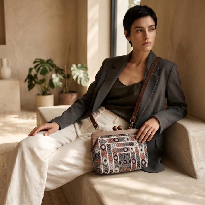 کیف دهانه چوبی با سوزندوزی -- Embroidered Wooden Frame Bag