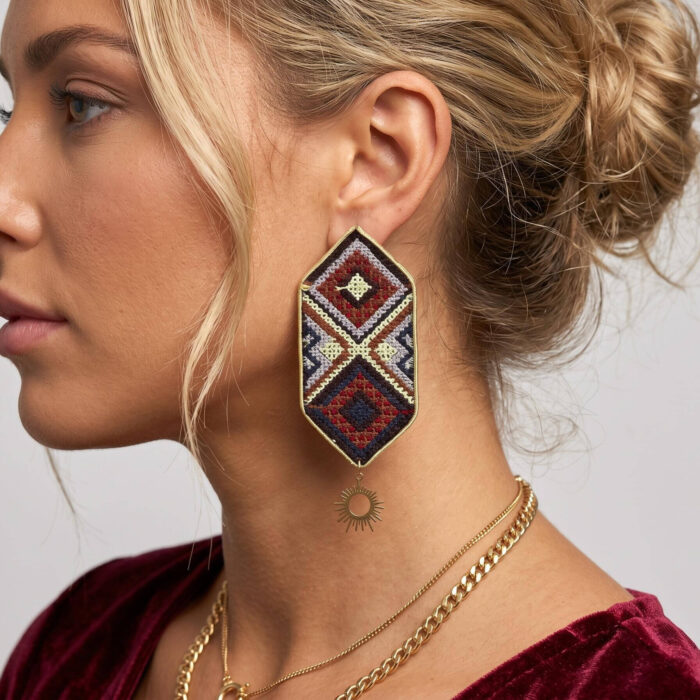 گوشواره سوزن‌دوزی پلاک استیل تیس — Embroidered Stainless Steel Pendant Earrings