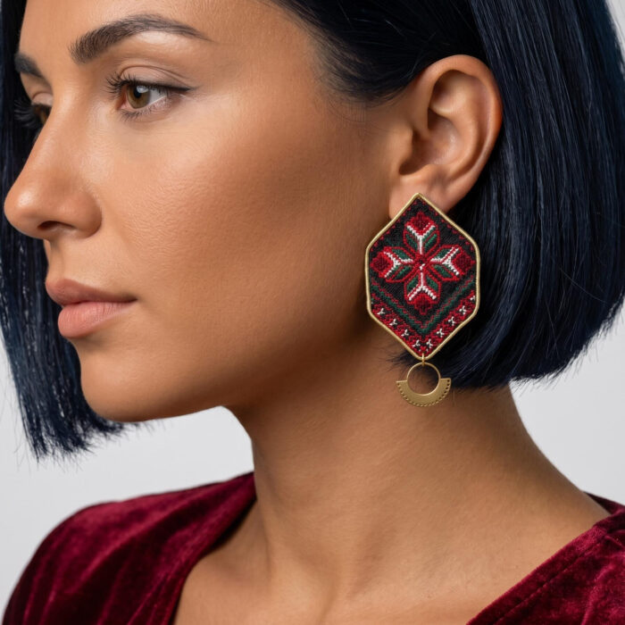 گوشواره سوزن‌دوزی پلاک استیل تیس — Embroidered Stainless Steel Pendant Earrings