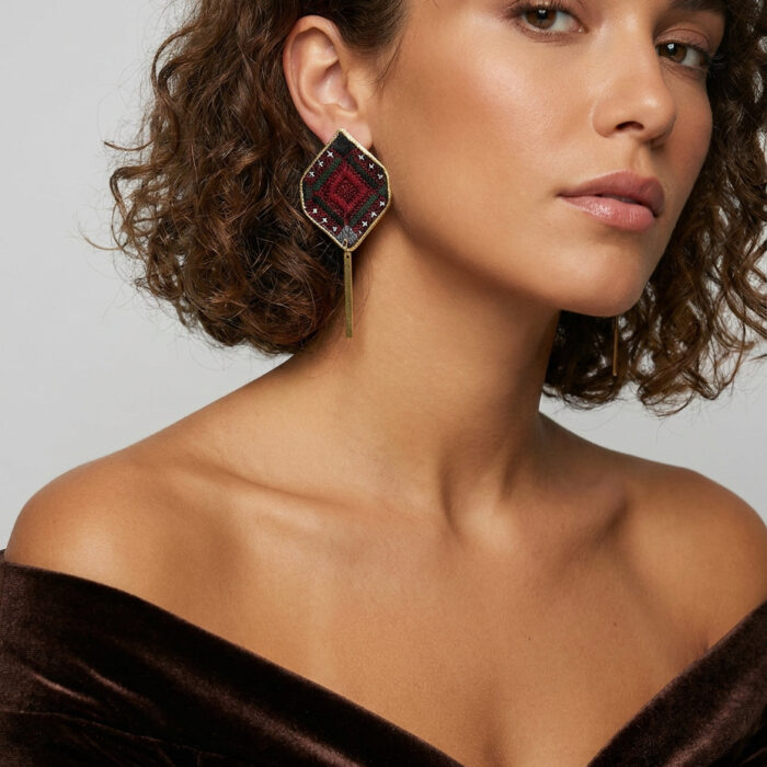 گوشواره سوزن‌دوزی پلاک استیل تیس — Embroidered Stainless Steel Pendant Earrings