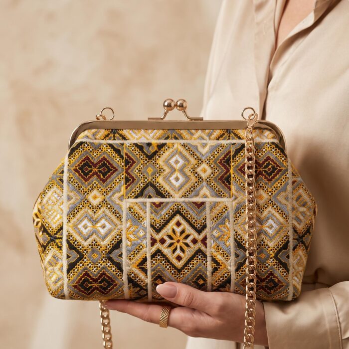 کیف دهانه فلزی --- kiss lock bag