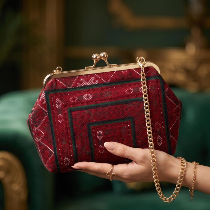 کیف دهانه فلزی زرشکی --- Maroon kiss lock bag