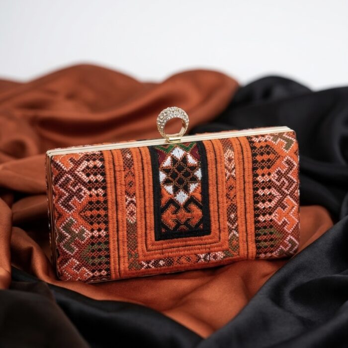 کیف قابدار مدل نارین با سوزن‌دوزی چرخی